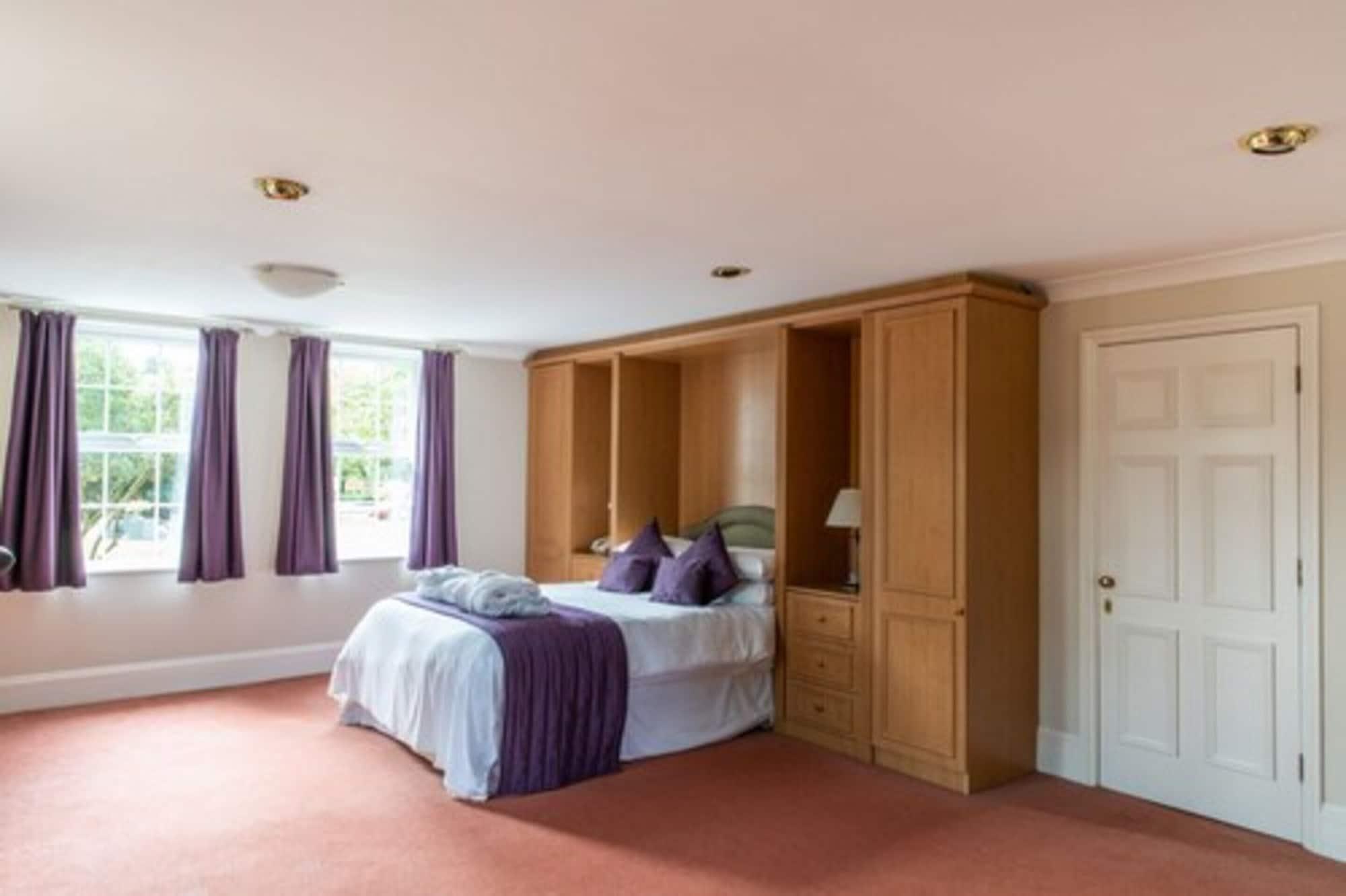 Woodland Manor 3*