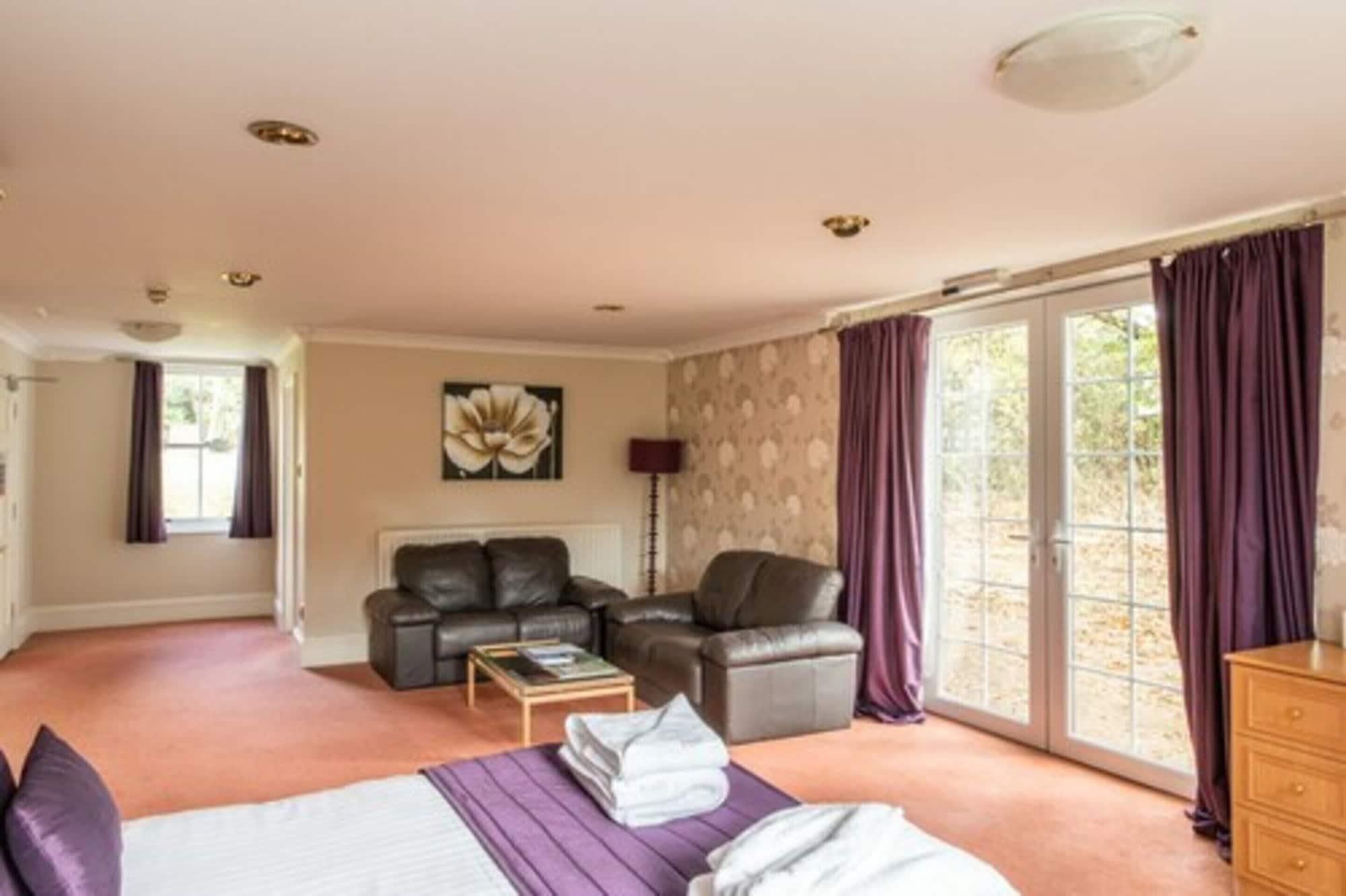 Woodland Manor 3* Bedford