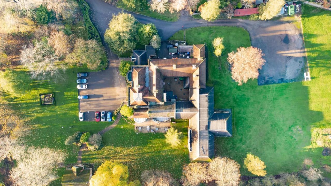 Woodland Manor Hotel
