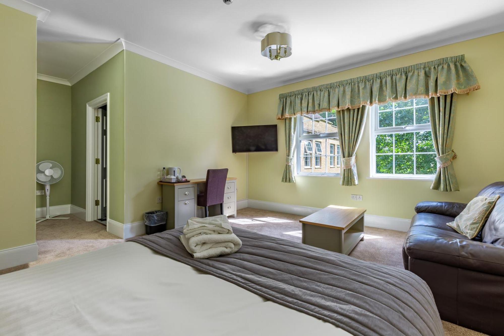 Woodland Manor Hotel