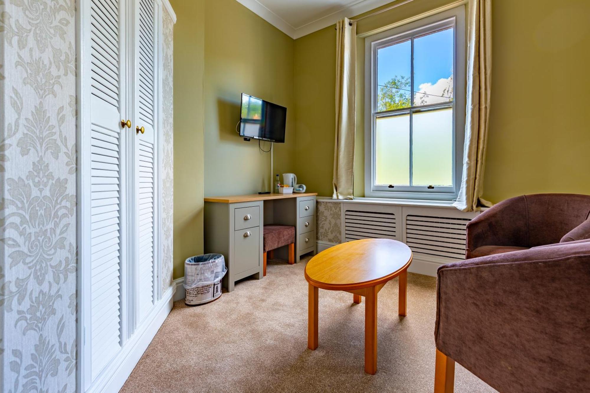 Woodland Manor Hotel