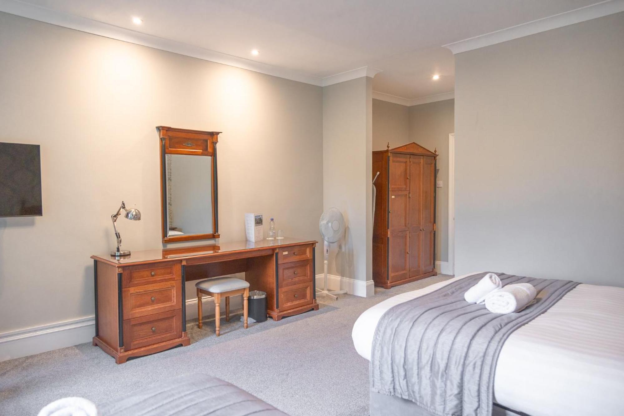 Woodland Manor Hotel 3*