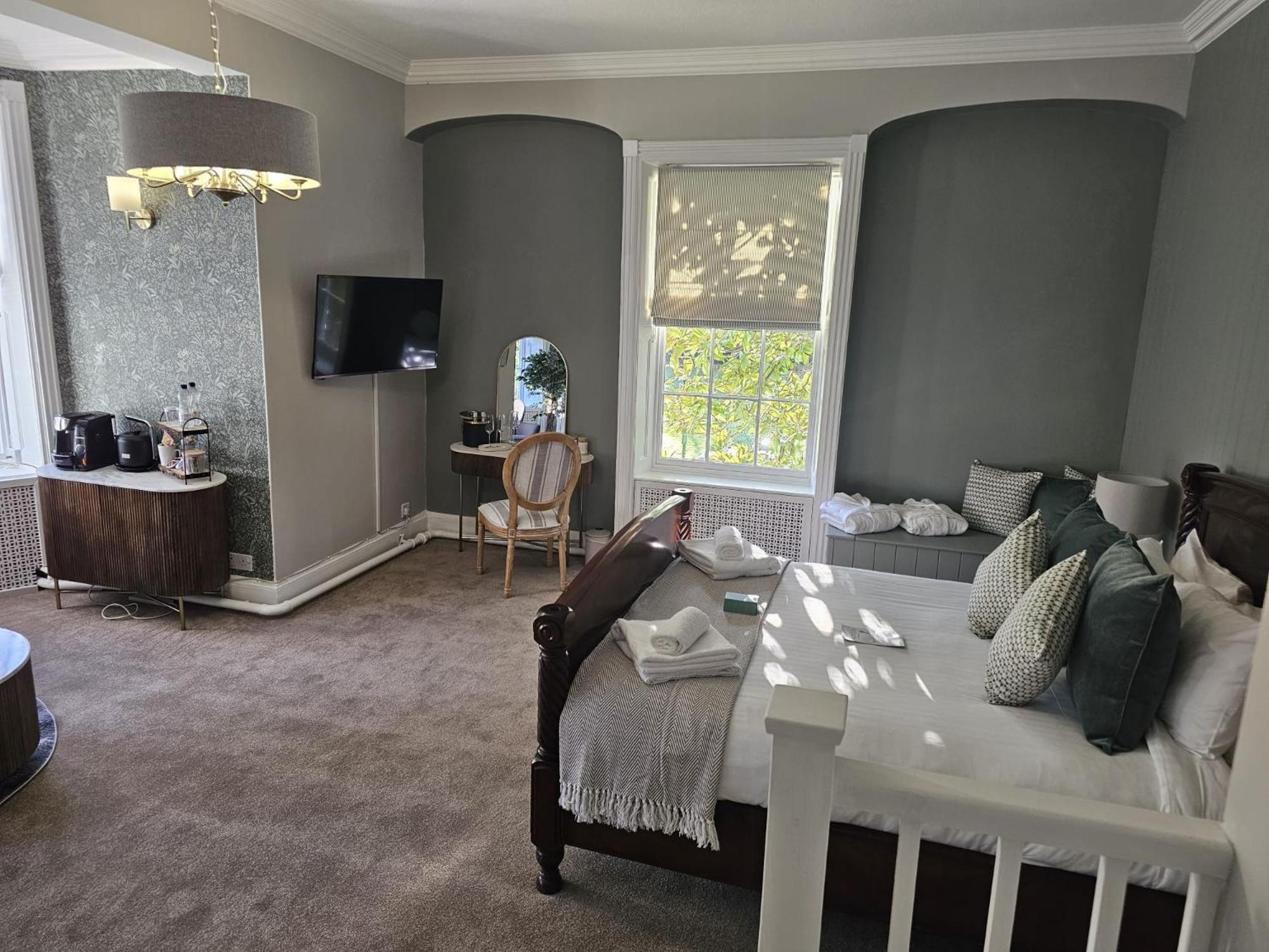 Woodland Manor 3*